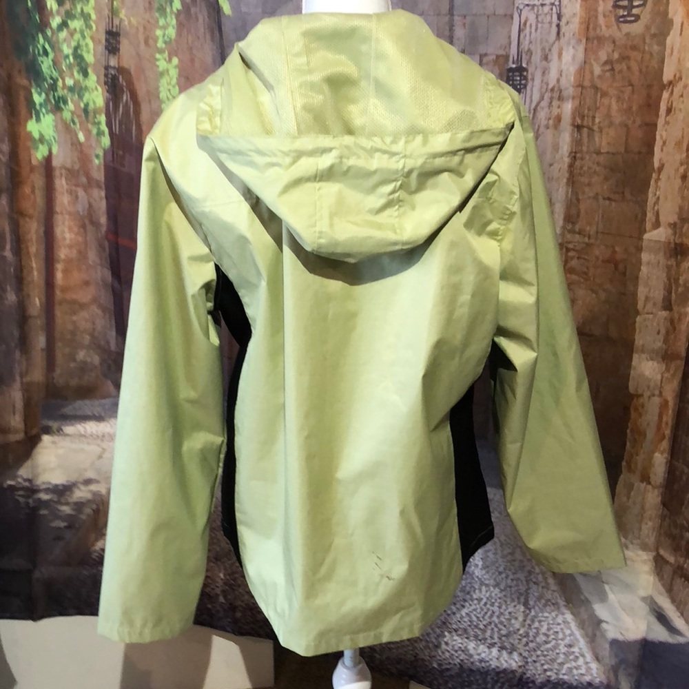 Lightweight Vail Jacket With Mesh Lining - image 2